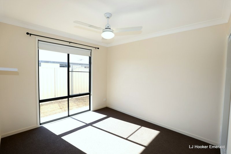 Photo - 8 Baird Street, Emerald QLD 4720 - Image 11