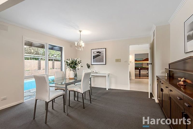 Photo - 8 Balfour Court, Glen Waverley VIC 3150 - Image 2