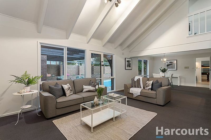 Photo - 8 Balfour Court, Glen Waverley VIC 3150 - Image 3