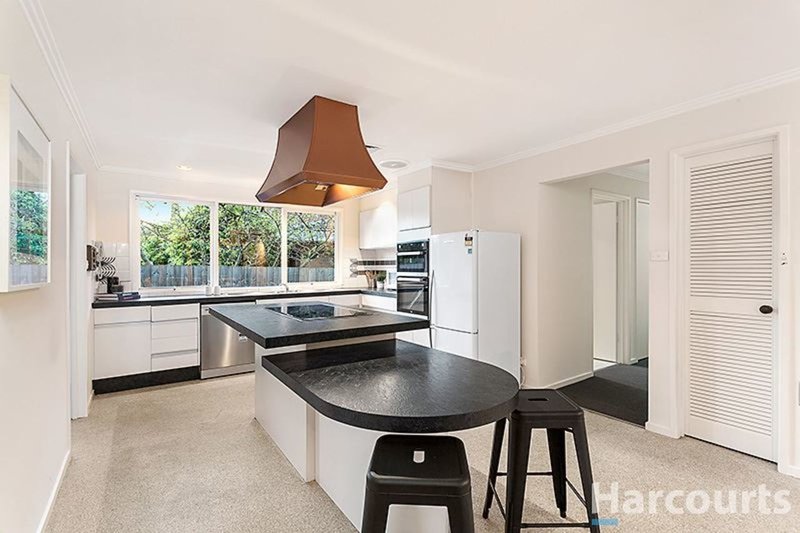 Photo - 8 Balfour Court, Glen Waverley VIC 3150 - Image 5