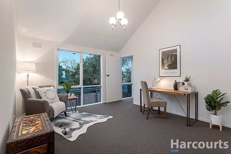 Photo - 8 Balfour Court, Glen Waverley VIC 3150 - Image 7