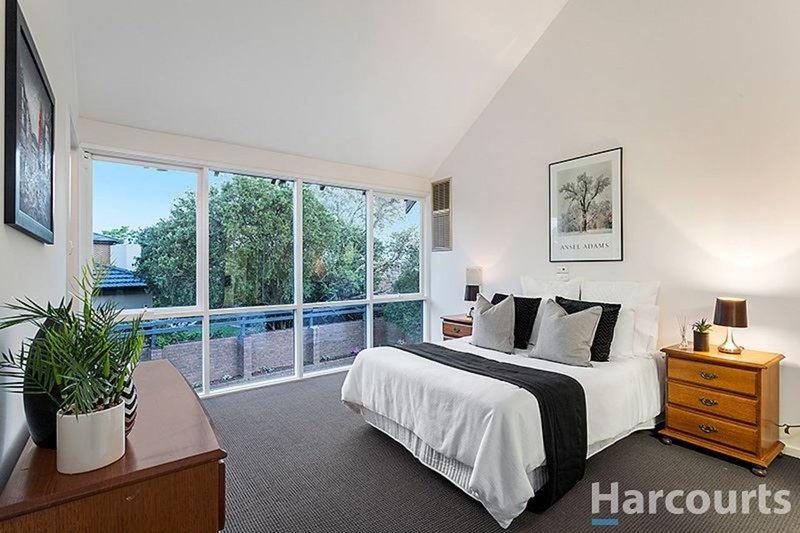 Photo - 8 Balfour Court, Glen Waverley VIC 3150 - Image 9