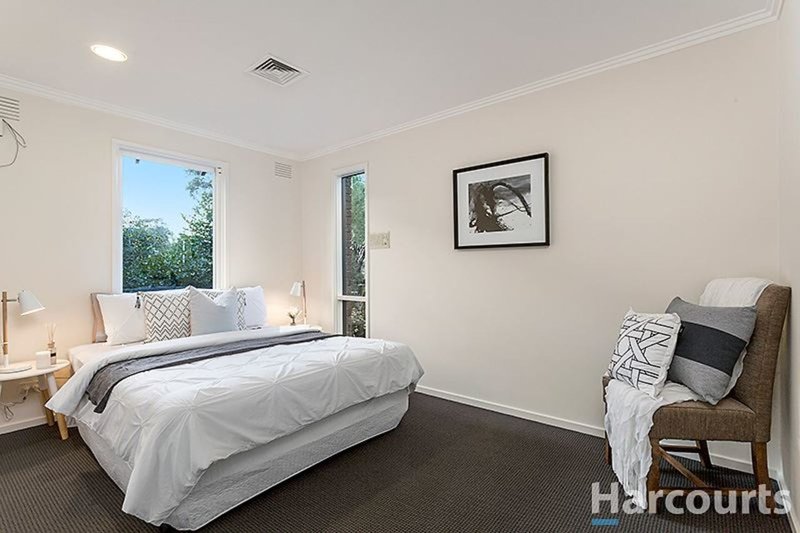 Photo - 8 Balfour Court, Glen Waverley VIC 3150 - Image 11