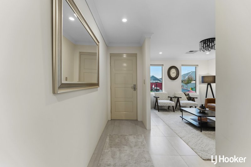Photo - 8 Balliol Court, Piara Waters WA 6112 - Image 3
