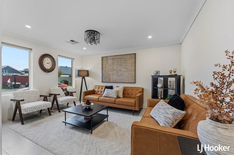 Photo - 8 Balliol Court, Piara Waters WA 6112 - Image 4