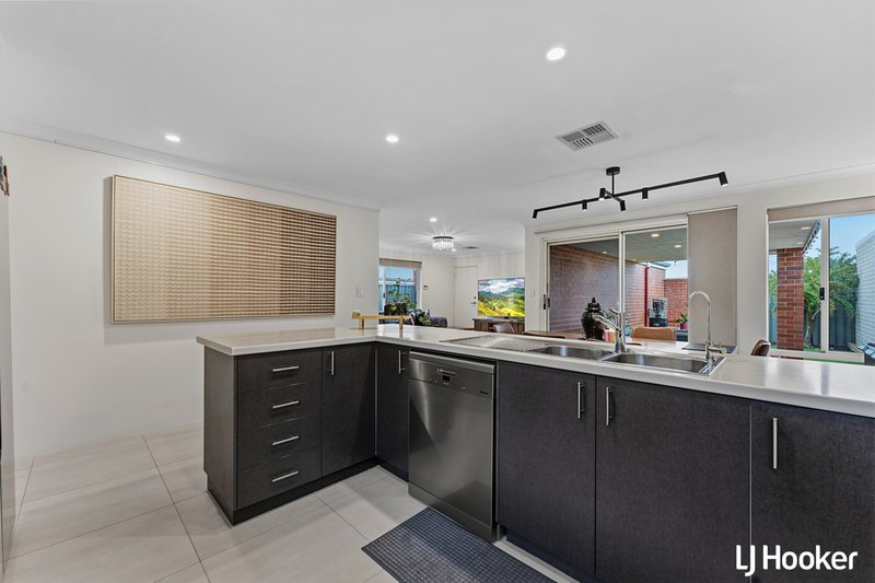 Photo - 8 Balliol Court, Piara Waters WA 6112 - Image 9