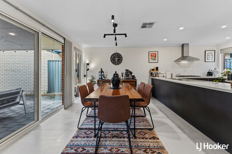 Photo - 8 Balliol Court, Piara Waters WA 6112 - Image 10