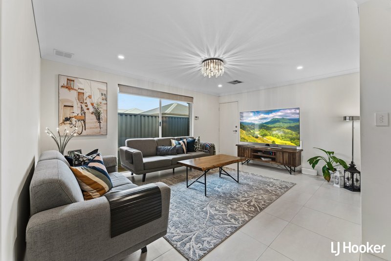 Photo - 8 Balliol Court, Piara Waters WA 6112 - Image 11