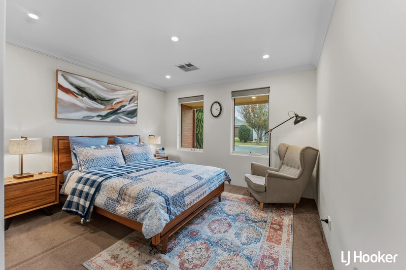 Photo - 8 Balliol Court, Piara Waters WA 6112 - Image 13
