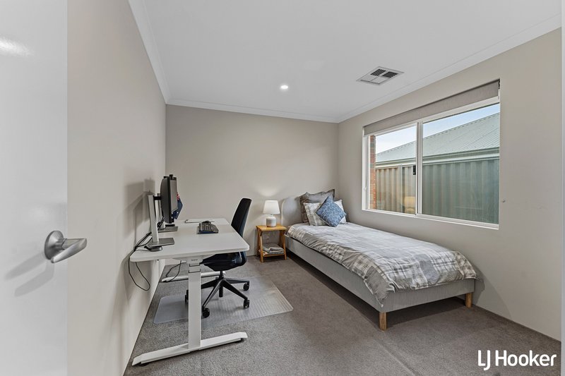 Photo - 8 Balliol Court, Piara Waters WA 6112 - Image 16