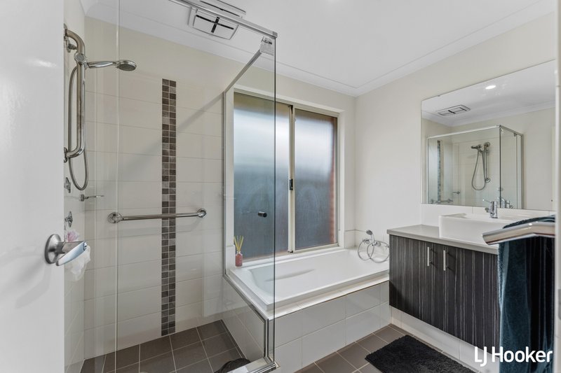 Photo - 8 Balliol Court, Piara Waters WA 6112 - Image 17