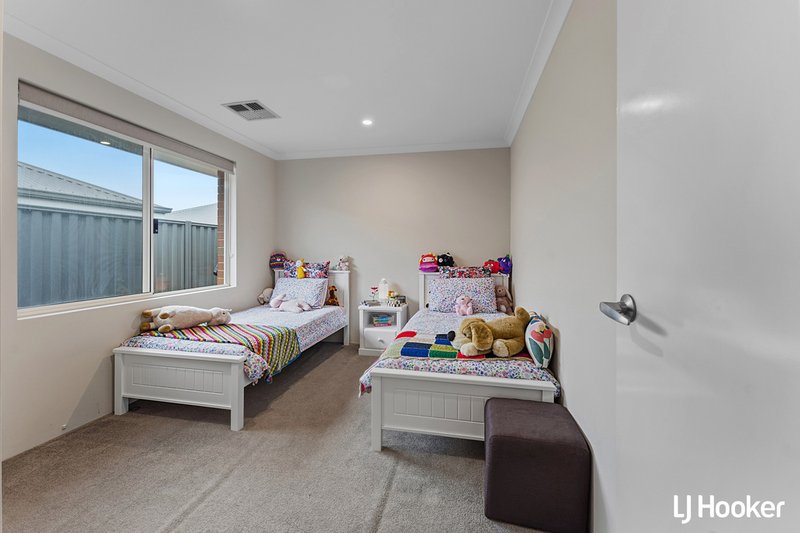 Photo - 8 Balliol Court, Piara Waters WA 6112 - Image 18