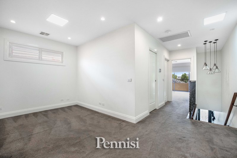 Photo - 8 Balmoral Avenue, Strathmore VIC 3041 - Image 5