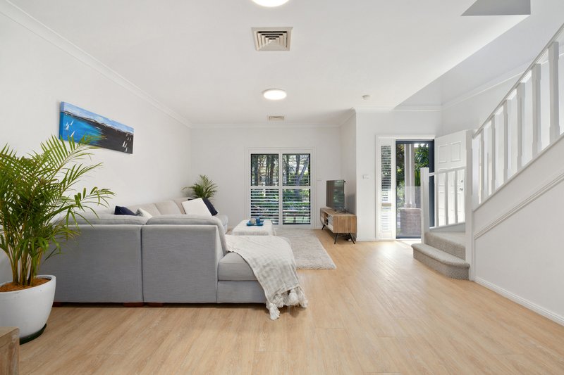 Photo - 8 Banksia Parade, Warriewood NSW 2102 - Image 2