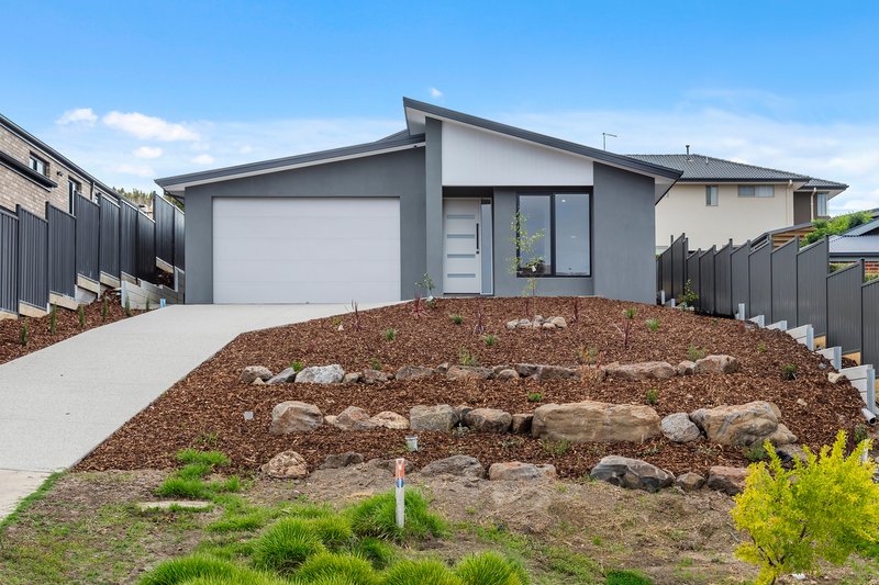 8 Bannon Avenue, Sunbury VIC 3429