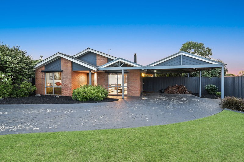 8 Barber Court, Berwick VIC 3806