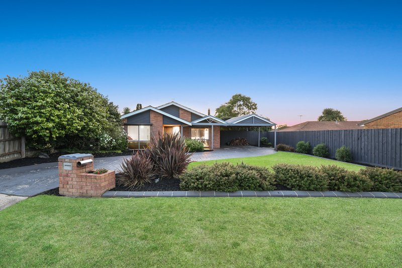 Photo - 8 Barber Court, Berwick VIC 3806 - Image 2