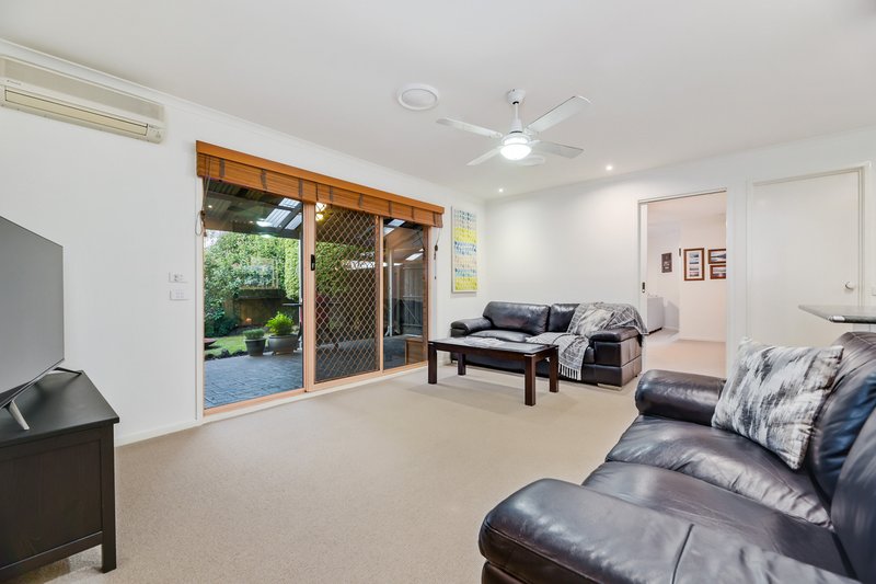 Photo - 8 Barber Court, Berwick VIC 3806 - Image 5