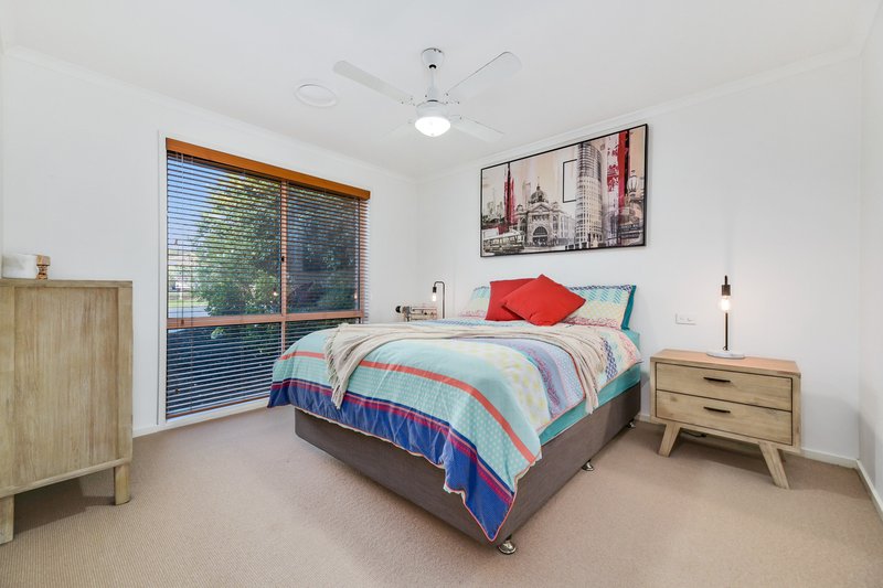 Photo - 8 Barber Court, Berwick VIC 3806 - Image 12