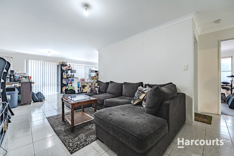 Photo - 8 Bardia Place, Marangaroo WA 6064 - Image 4