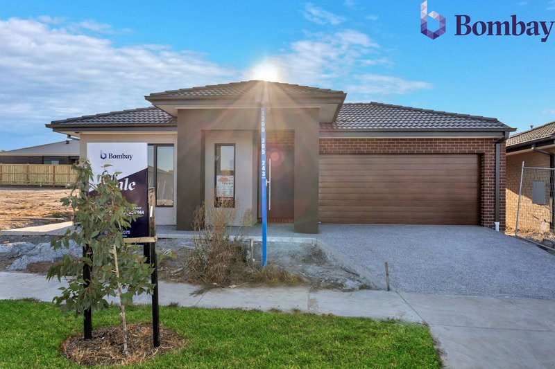 8 Barkers Crescent, Mickleham VIC 3064