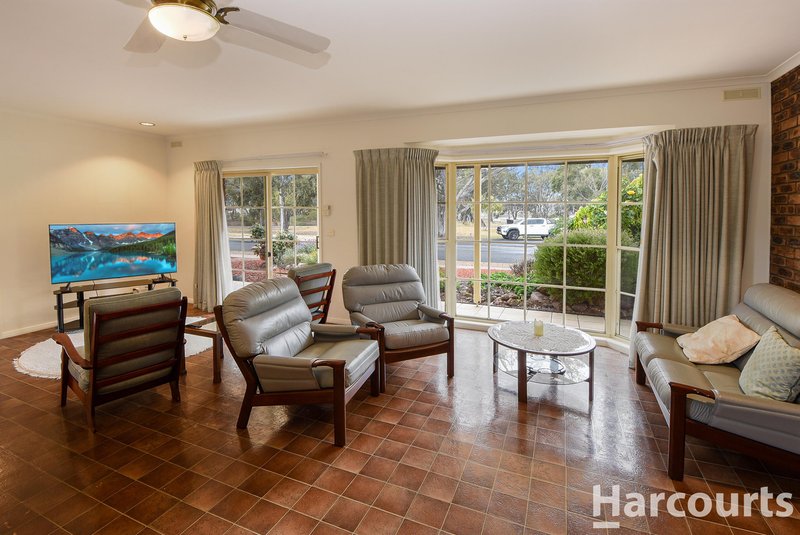 Photo - 8 Barnes Boulevard, Horsham VIC 3400 - Image 3