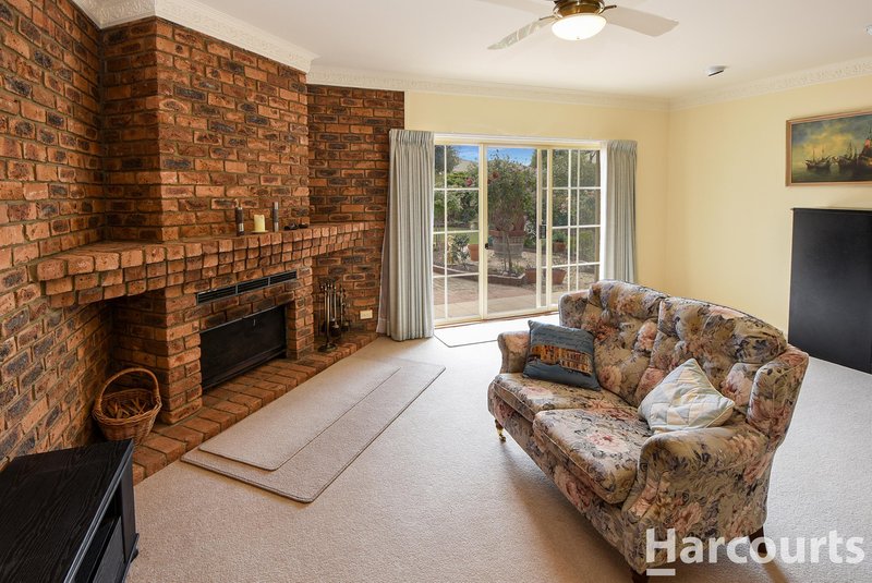 Photo - 8 Barnes Boulevard, Horsham VIC 3400 - Image 4