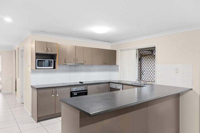 Photo - 8 Barnes Court, Redbank QLD 4301 - Image 4