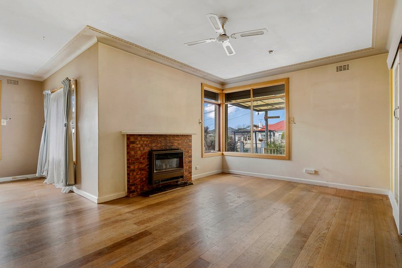 Photo - 8 Barnett Grove, Noble Park VIC 3174 - Image 7