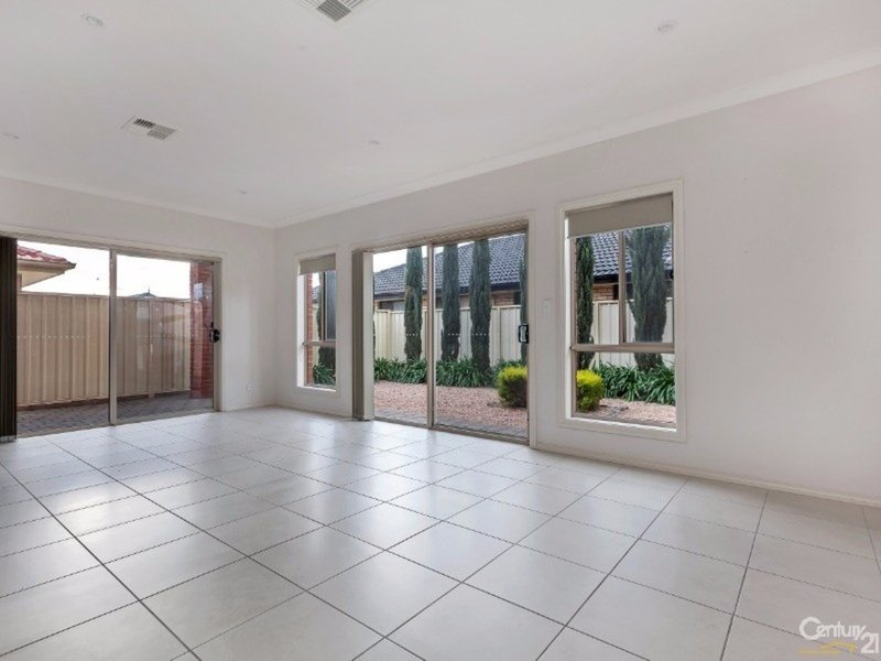 Photo - 8 Barossa Drive, Munno Para West SA 5115 - Image 3