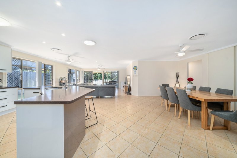 Photo - 8 Barrington Close, Murrumba Downs QLD 4503 - Image 5