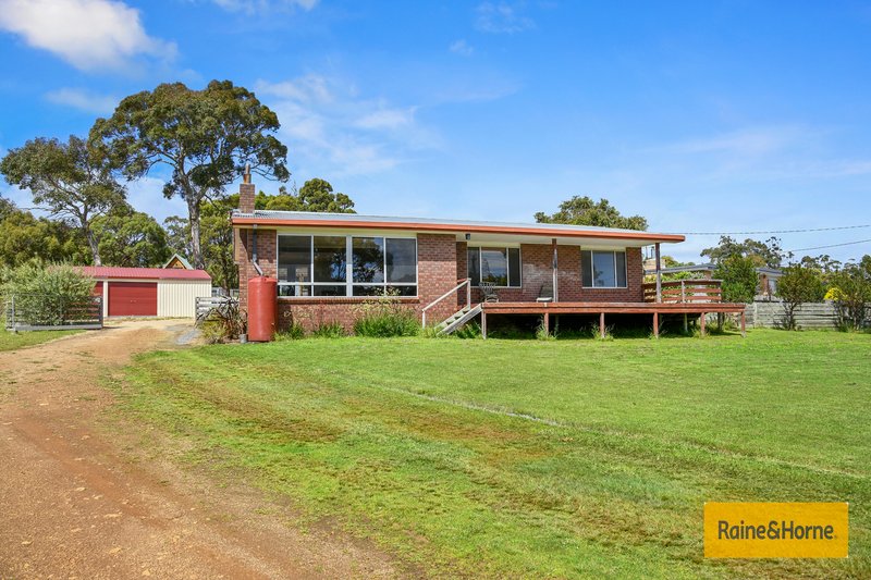 8 Barton Avenue, Triabunna TAS 7190