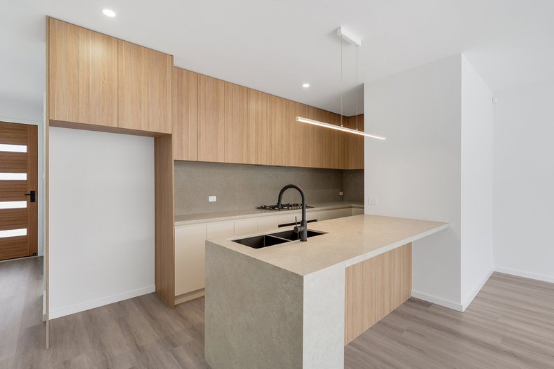 Photo - 8 Basalt Street, Donnybrook VIC 3064 - Image 2