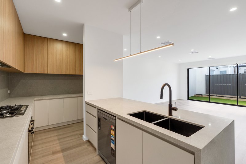 Photo - 8 Basalt Street, Donnybrook VIC 3064 - Image 3
