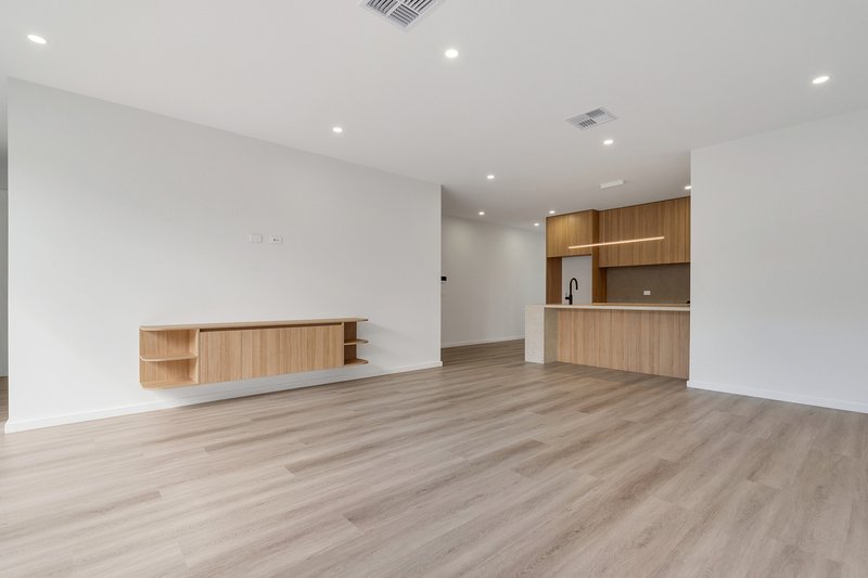 Photo - 8 Basalt Street, Donnybrook VIC 3064 - Image 5