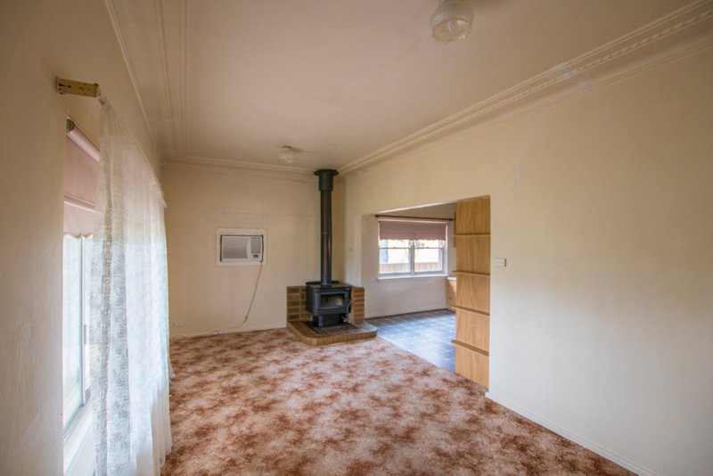 Photo - 8 Bassett Street, Tumut NSW 2720 - Image 5