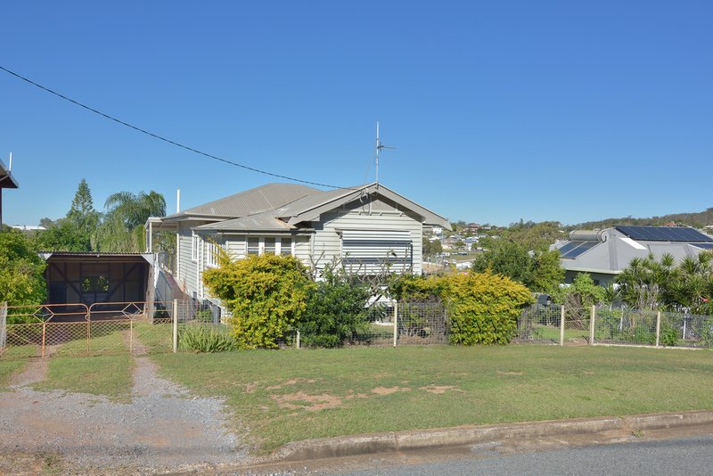 Photo - 8 Bayne Street, West Gladstone QLD 4680 - Image 16