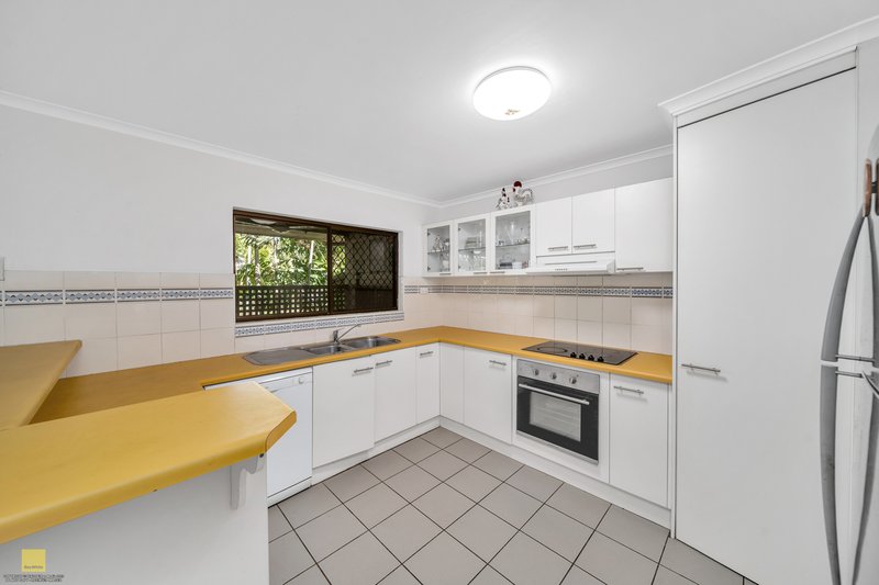 Photo - 8 Beatrice Street, Mooroobool QLD 4870 - Image 11