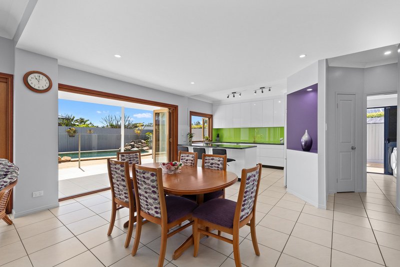 Photo - 8 Behan Crescent, Wakerley QLD 4154 - Image 7