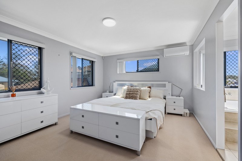Photo - 8 Behan Crescent, Wakerley QLD 4154 - Image 9