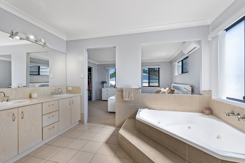Photo - 8 Behan Crescent, Wakerley QLD 4154 - Image 11
