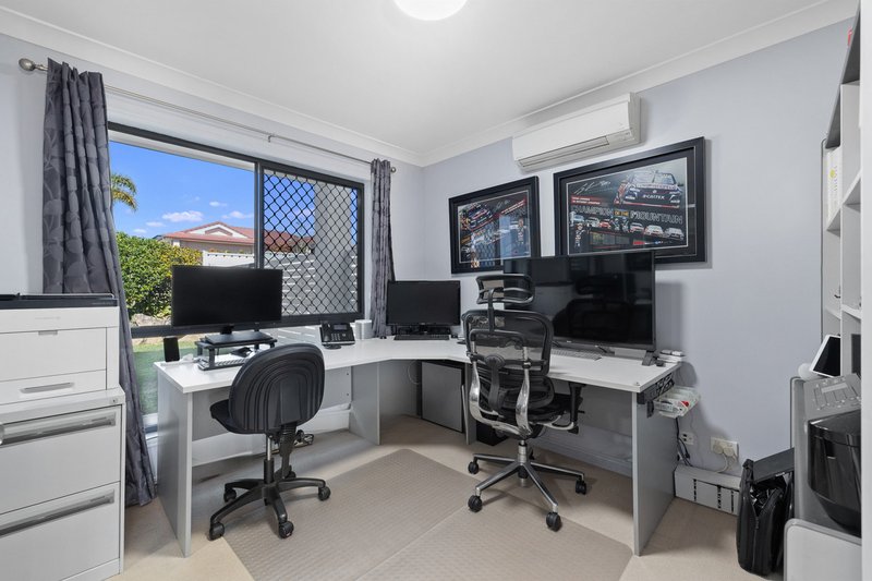 Photo - 8 Behan Crescent, Wakerley QLD 4154 - Image 16