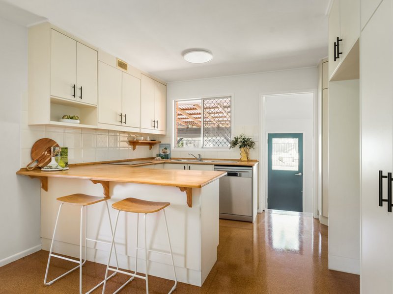 Photo - 8 Belford Street, Kenmore QLD 4069 - Image 5