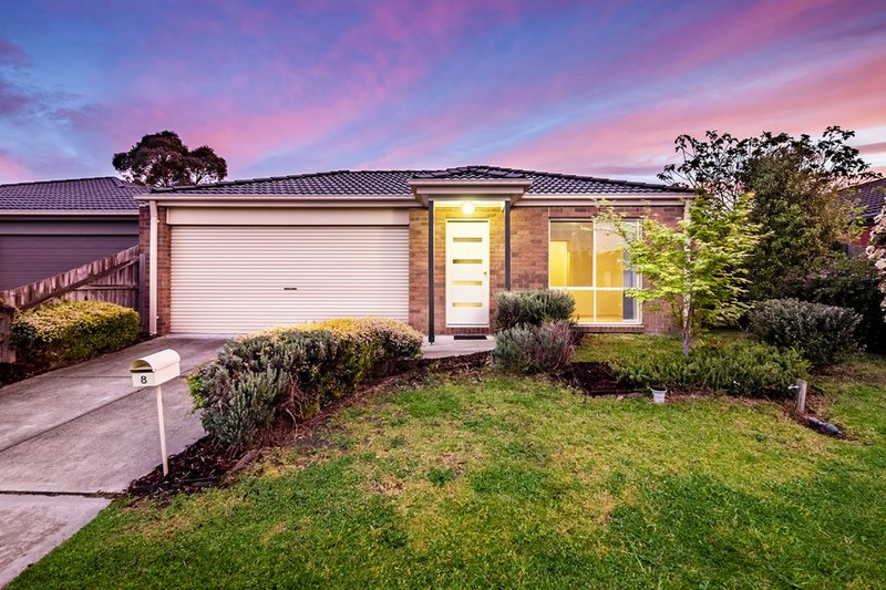 8 Bellbrae Crescent, Cranbourne West VIC 3977