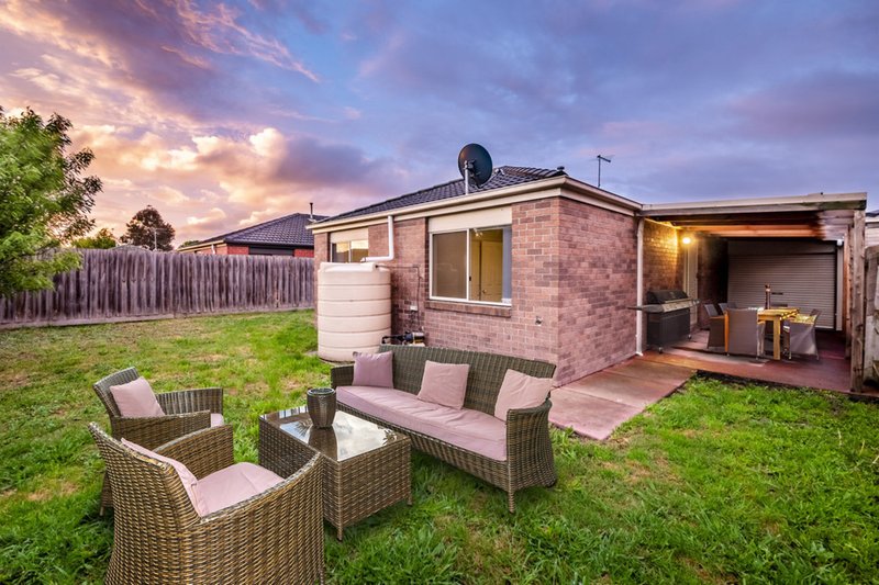 Photo - 8 Bellbrae Crescent, Cranbourne West VIC 3977 - Image 12