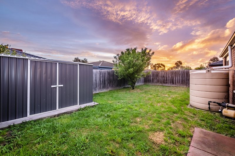 Photo - 8 Bellbrae Crescent, Cranbourne West VIC 3977 - Image 13