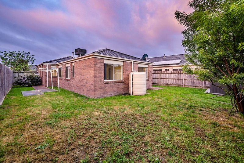 Photo - 8 Bellbrae Crescent, Cranbourne West VIC 3977 - Image 14