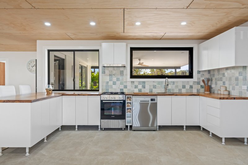 Photo - 8 Bellbrook Close, Green Point NSW 2251 - Image 4