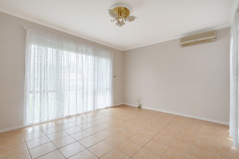 Photo - 8 Belsay Place, Craigieburn VIC 3064 - Image 7