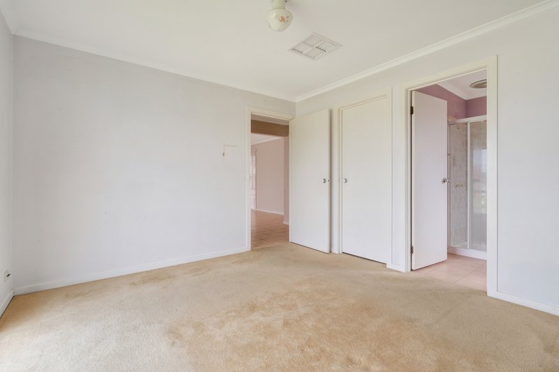 Photo - 8 Belsay Place, Craigieburn VIC 3064 - Image 9